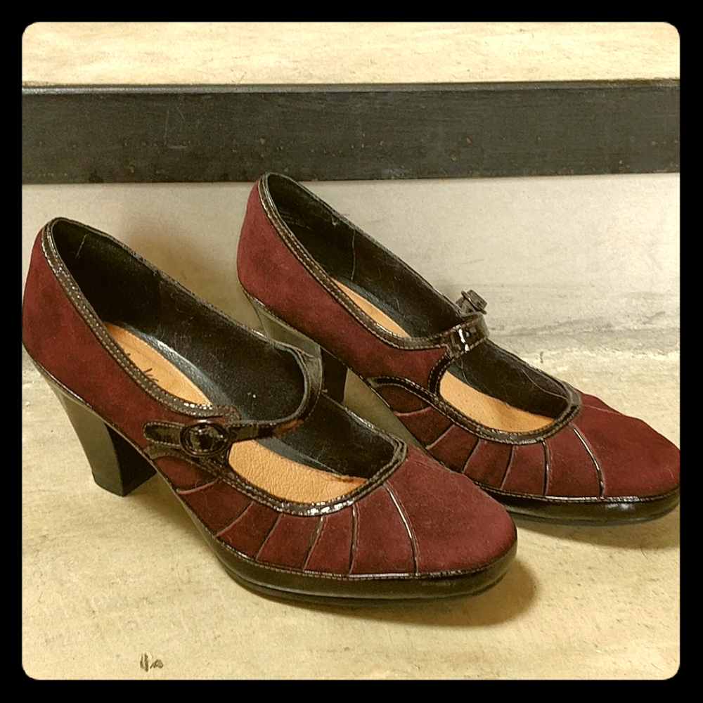 Clarks Artisan Heels, Maroon suede, patent details